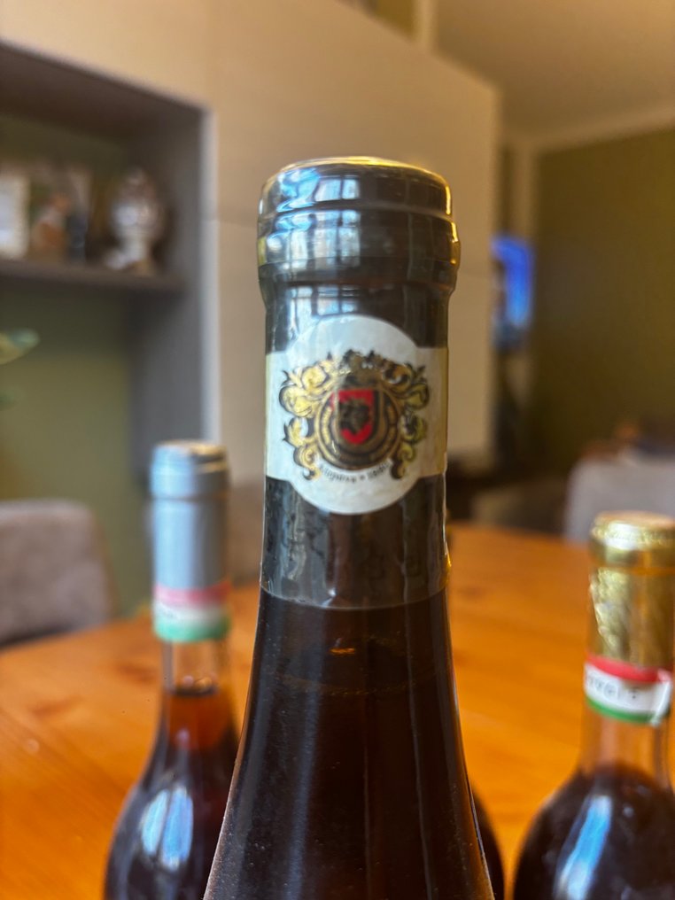 Tokaji: Hárslevelü 2005, Szaraz/dry 1996, Aszu 3 putt. 1988, Aszu 5 putt. 1979 - Tokaj - 4 75cl, 0.5L #4.3