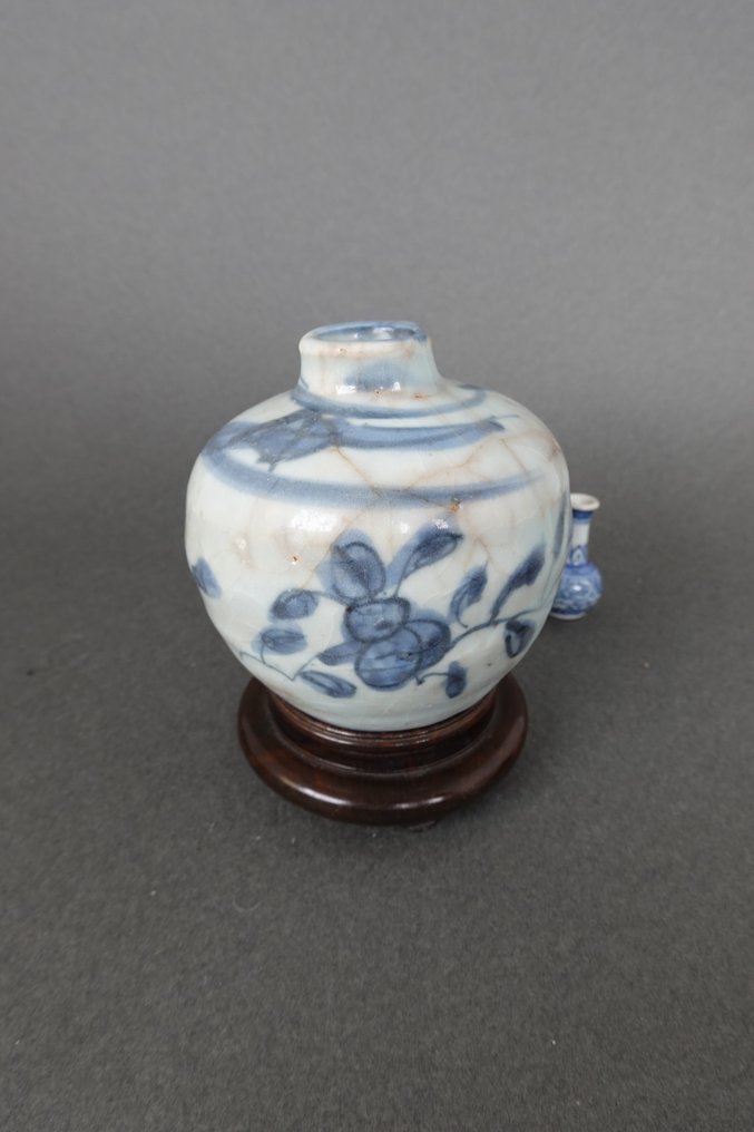 Jiajing (1522-1566) - Jar - Blue and White Ming Dynasty Spherical Vase - Porcelain - Peach and Leaf Patterns #3.2