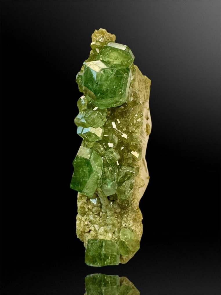 Granato Demantoide 礦物收藏 - 高度: 4.2 cm - 闊度: 2 cm- 14 g - (1) #3.2