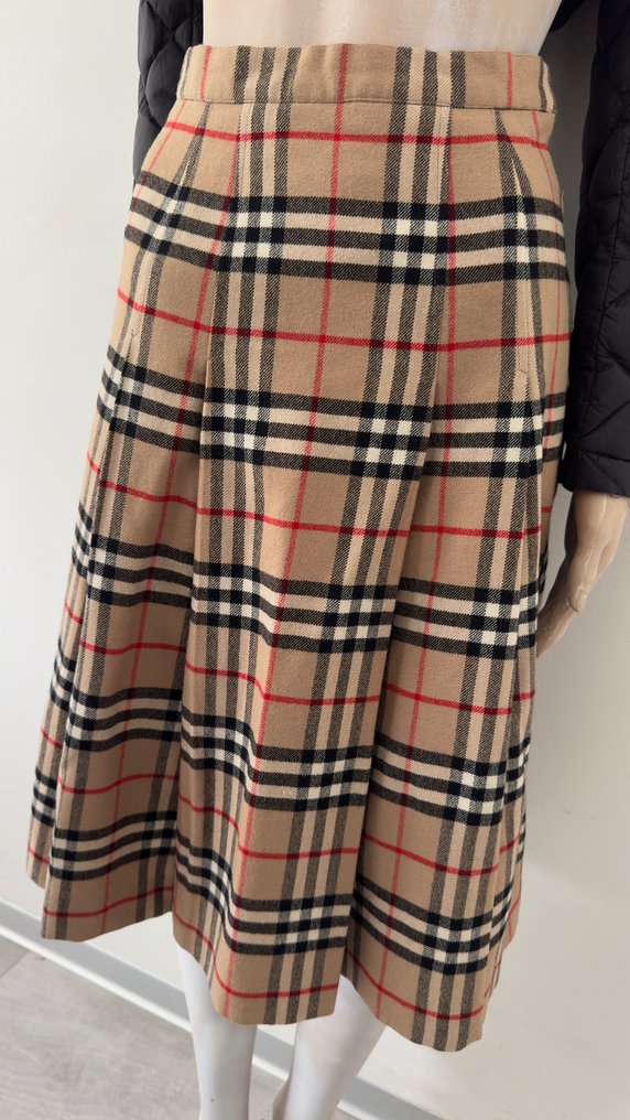 Burberry - Saia #3.2