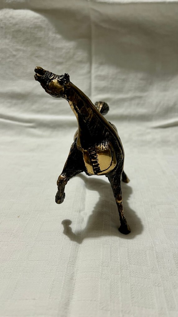 Medhat Shafik (1956) - 雕塑, Cavallo rampante – Medhat Shafiq (14/300) - 13 cm - 镀金青铜 #3.2