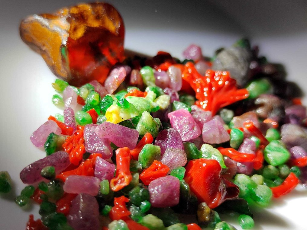 红宝石-祖母绿-红珊瑚-坦桑石天然未切割-250克拉- 50 g #3.2