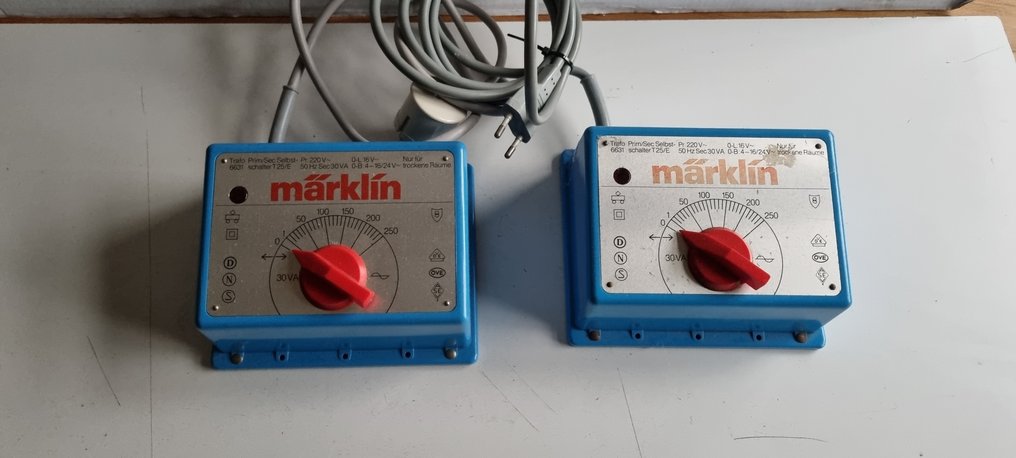 Märklin H0轨 - 6131 - 变压器 (2) - 重型塑料变压器，容量30 VA，带控制灯 #1.0