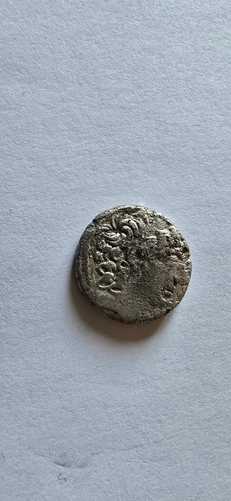 Seleucis y Pieria. Antioquía. Temp. Q. Caecilius Bassus. Proconsul (46-44 BC).. Tetradrachm In the name and types of the Seleucid king Philip I Philadelphus  (Sin precio de reserva) #1.0