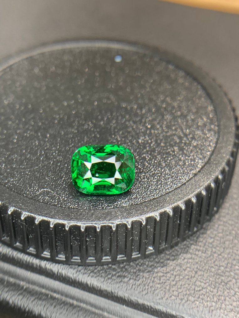 χωρίς τιμή ασφαλείας - 1 pcs  Πράσινο Τσαβορίτης  - 2.08 ct - Διεθνής Ένωση Έγχρωμων Πολύτιμων Λίθων (ICA GemLab) #2.1