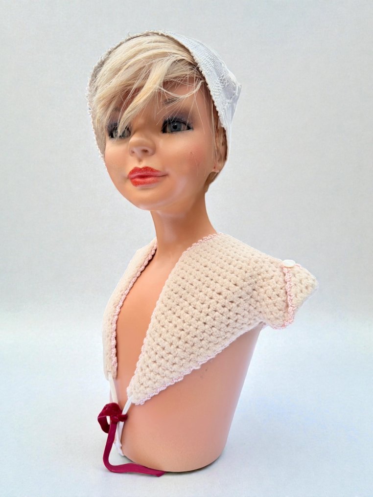 Mannequin - 1960s mannequin head - polyester #4.3