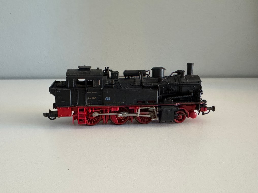 Fleischmann H0轨 - 电力机车 (1) - 德国蒸汽机车的塑料/金属模型,标记为74 966,显示出明显的痕迹。 - DR (DRB) #1.0