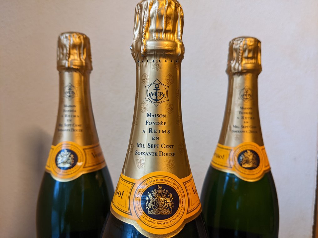 Veuve Clicquot, Ponsardin - Champagne Brut - 3 Bottles (0.75L) #2.1