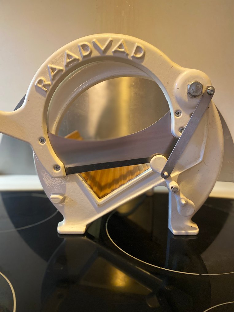 Raadvad - Ove Larsen - Bread slicer -  294 - Stainless steel, Cast iron, Beech #1.0