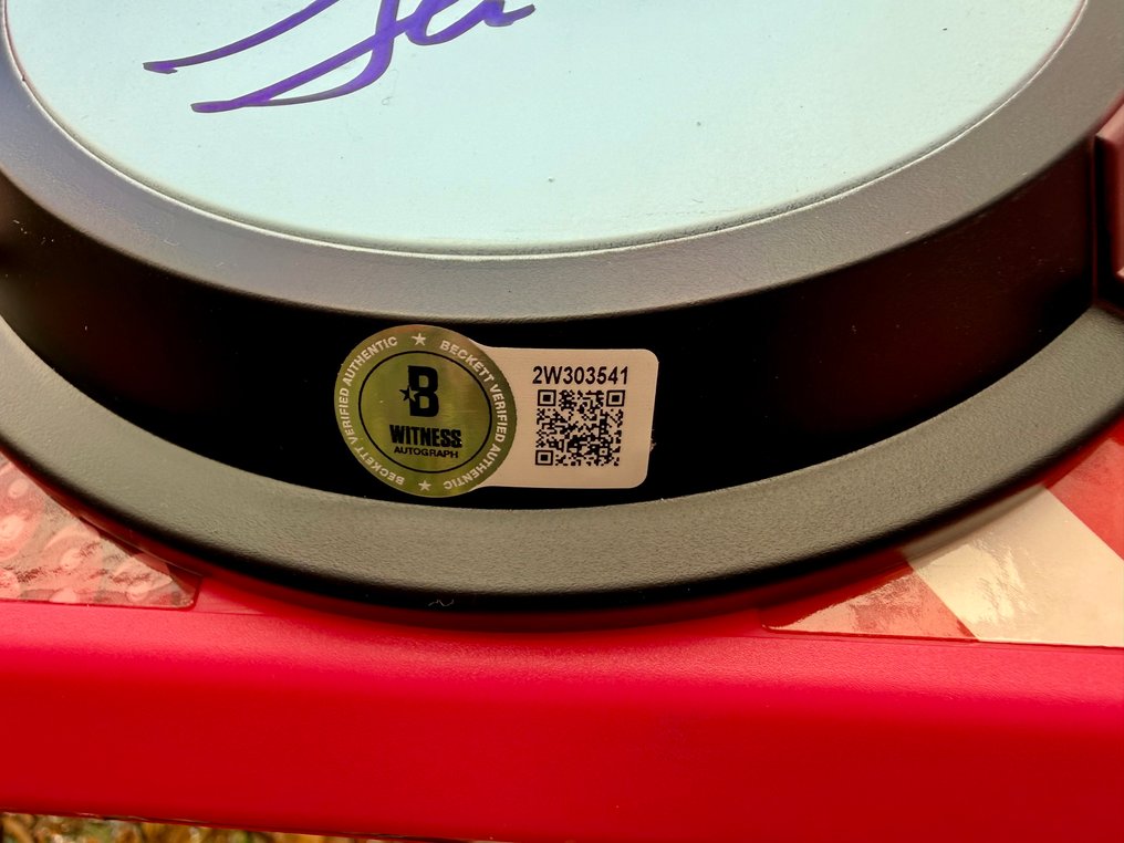 „Back To Future II“  - Replica Hoverboard - Signed by 4 - Michael J. Fox, Christopher Lloyd, Lea Thompson, Tom Wilson - Beckett COA #3.2