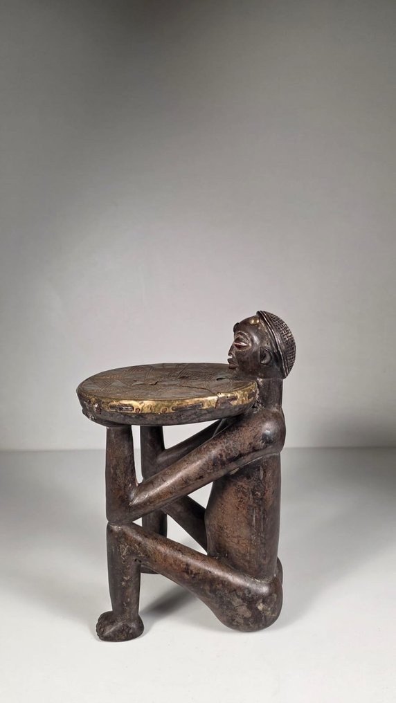 Fa és sárgaréz tabouret. - Tchokwe - Angola #2.1