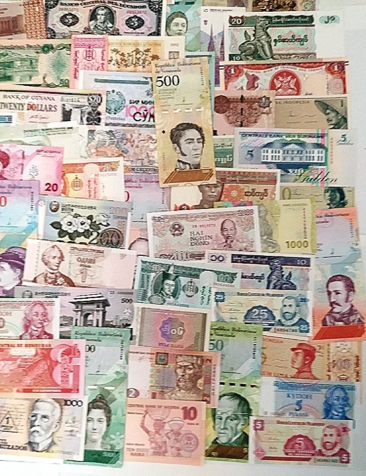 Maailma. - 100 banknotes - various dates (Ei pohjahintaa) #3.2