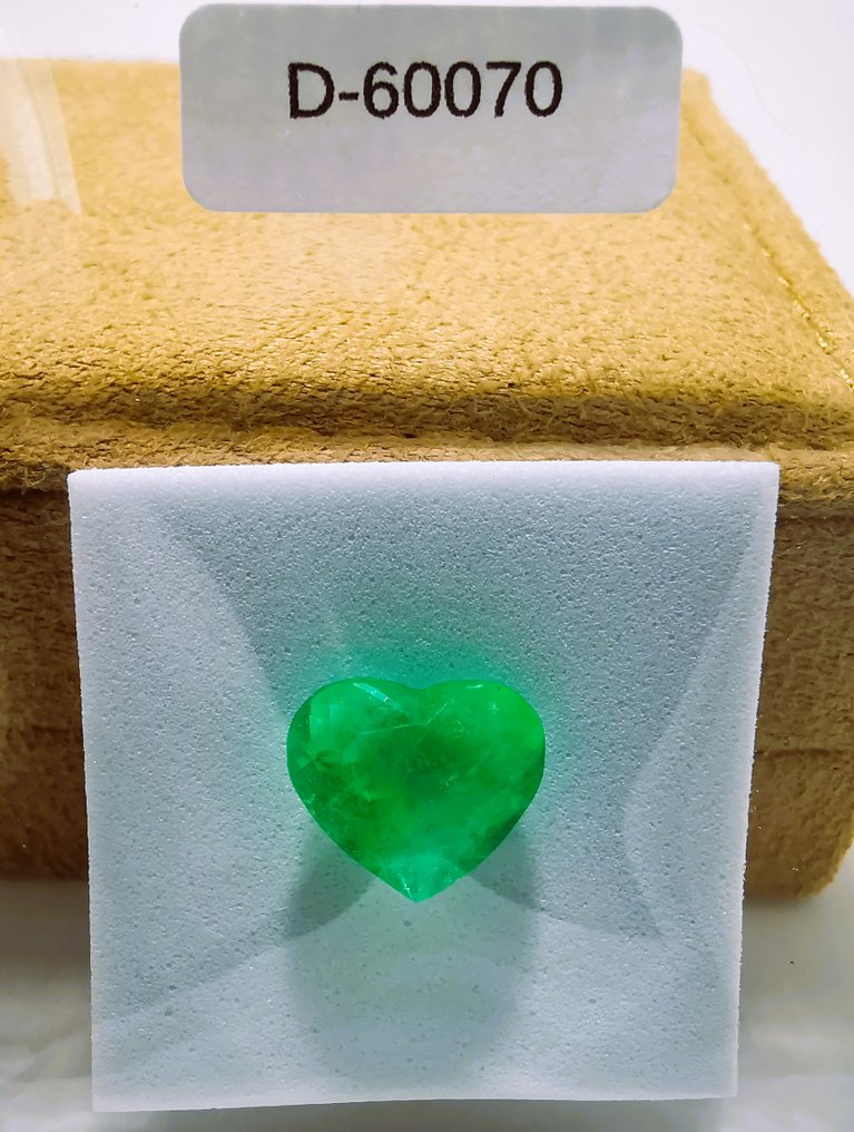 1 pcs Green Emerald - 3.99 ct - Instituto Gemólogico Español (IGE) - F1/Colombia #4.3