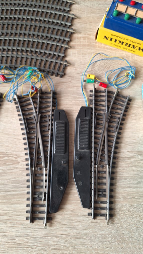 Märklin H0 - 2100/2106/2121/2140/2161/2166 - Model train tracks (71) - Collection of K rails, tracks, and 6 switches. #3.2