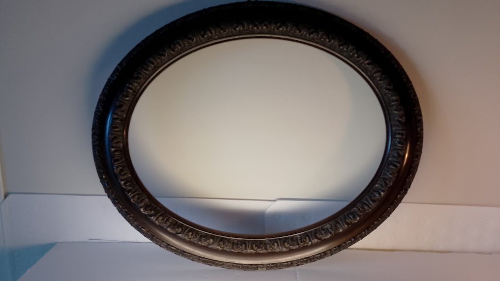 Frame  - Wood - Antique worked oval #4.3