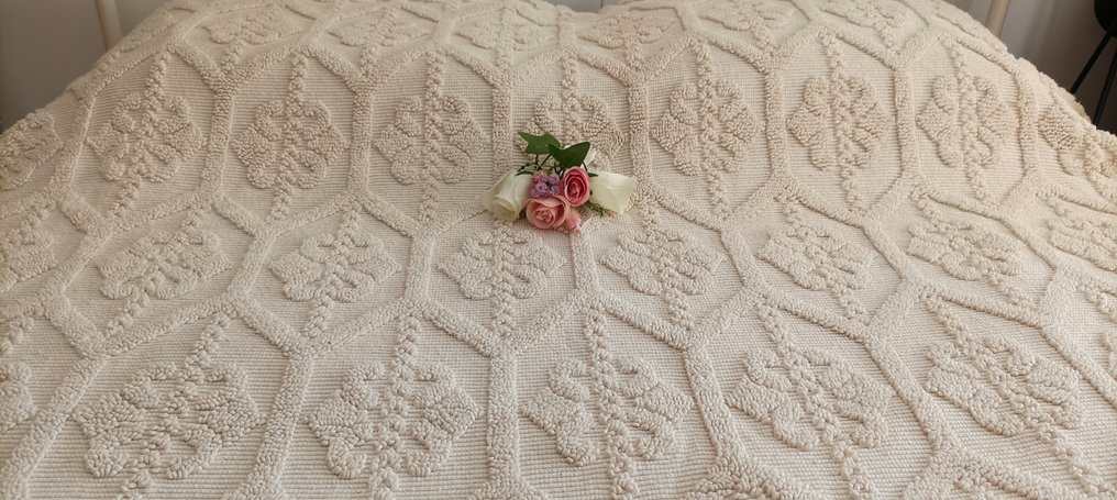 Large spectacular bedspread with embroidery in pure cotton featuring a floral and geometric pattern - Bedspread  - 225 cm - 220 cm #2.1
