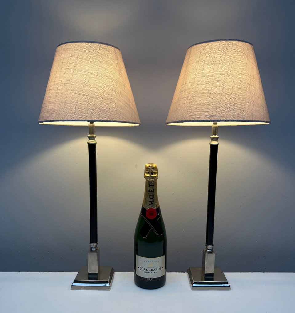 Επιτραπέζιο φωτιστικό - Βερνικωμένος ορείχαλκος - Δύο λαμπτήρες νυκτός. #1.0