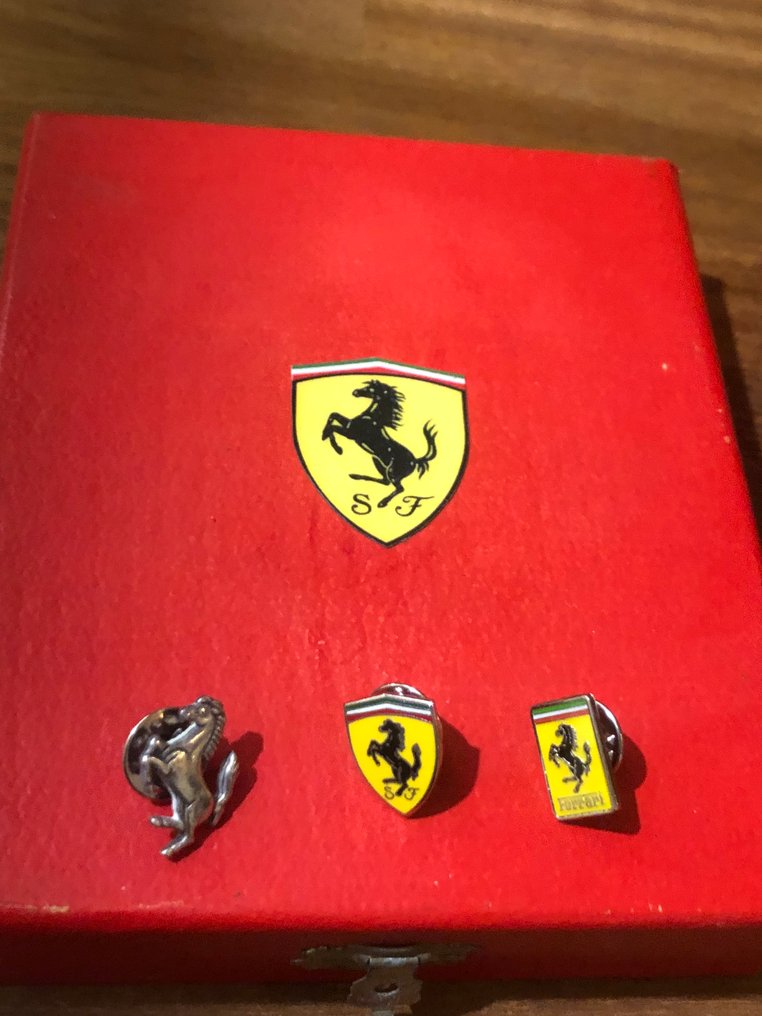 3 pin Ferrari - Ferrari - 2010 #4.3