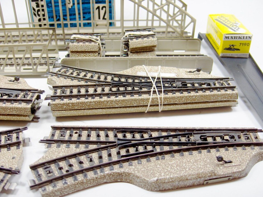 Märklin H0 - 7190 7163 7195 7002 5112 5129 5114 5121 5122 5109 7169 7162 2865 - Model train tracks (29) - Beautiful batch of bridges and M-Rail. #2.1
