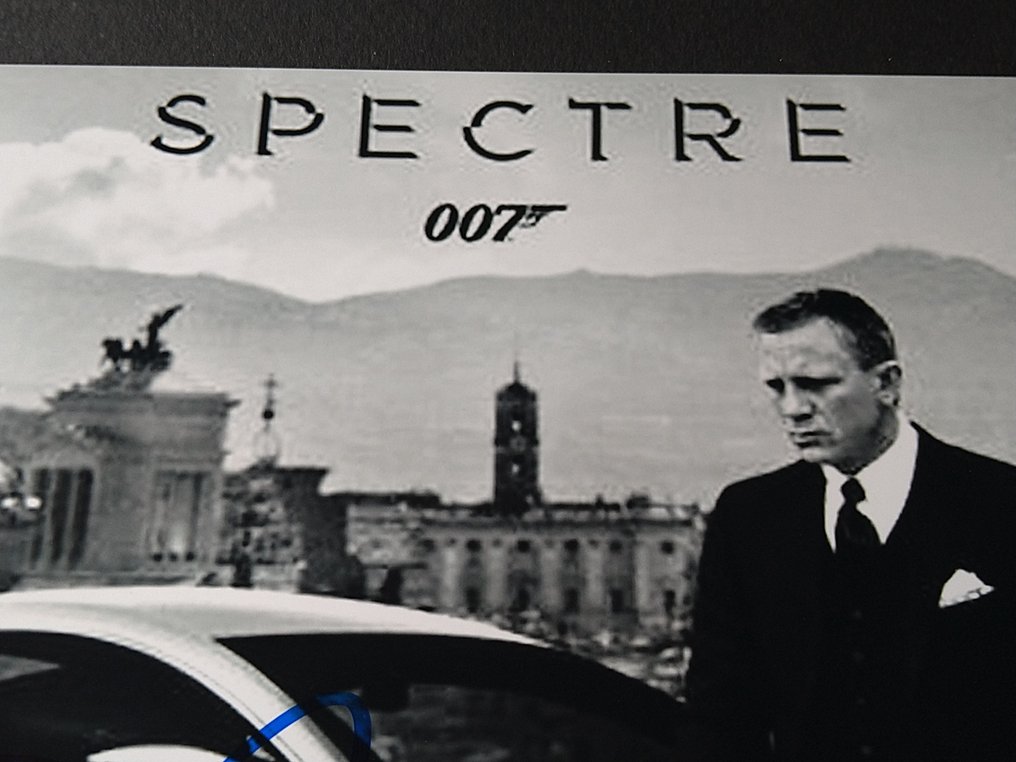 James Bond 007: Spectre - Daniel Craig "007" with his Aston Martin DB10 - Signed photo with COA #3.2