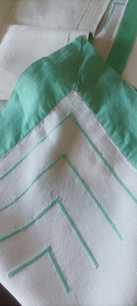 Sem reserva - Belíssima Toalha de chá, com bordados à mão - Toalha de mesa (13)  - 87 cm - 87 cm #4.3