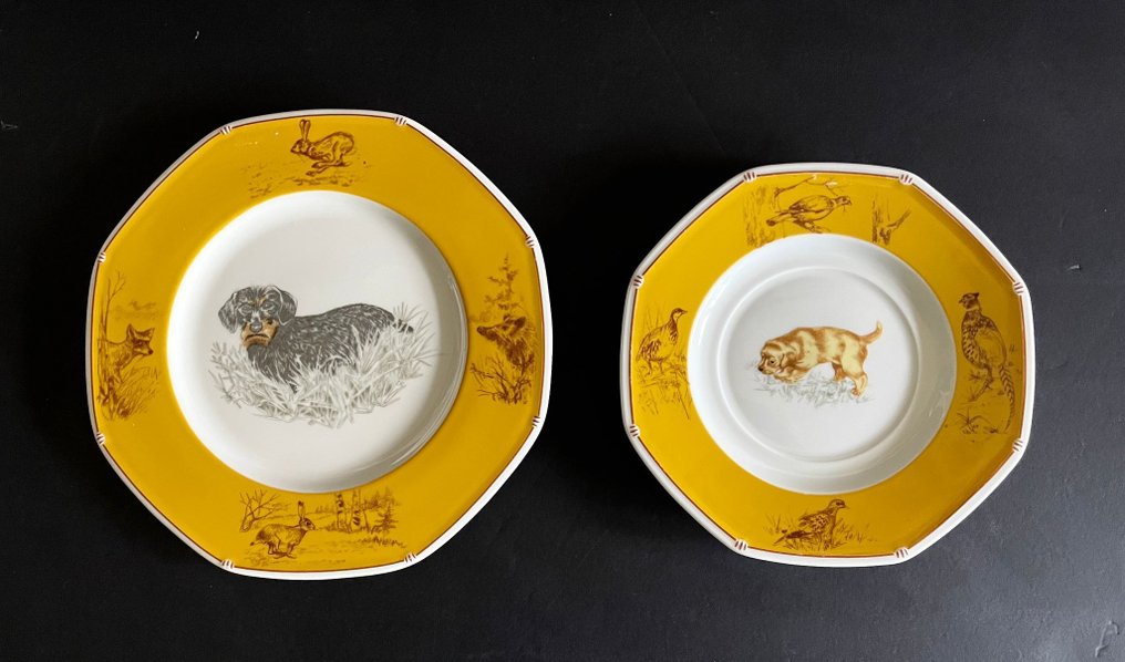 Hermès - Plat (2) - "Chiens courants & Chiens d’arrêt” - Porcelaine - 2 assiettes octogonales #1.0