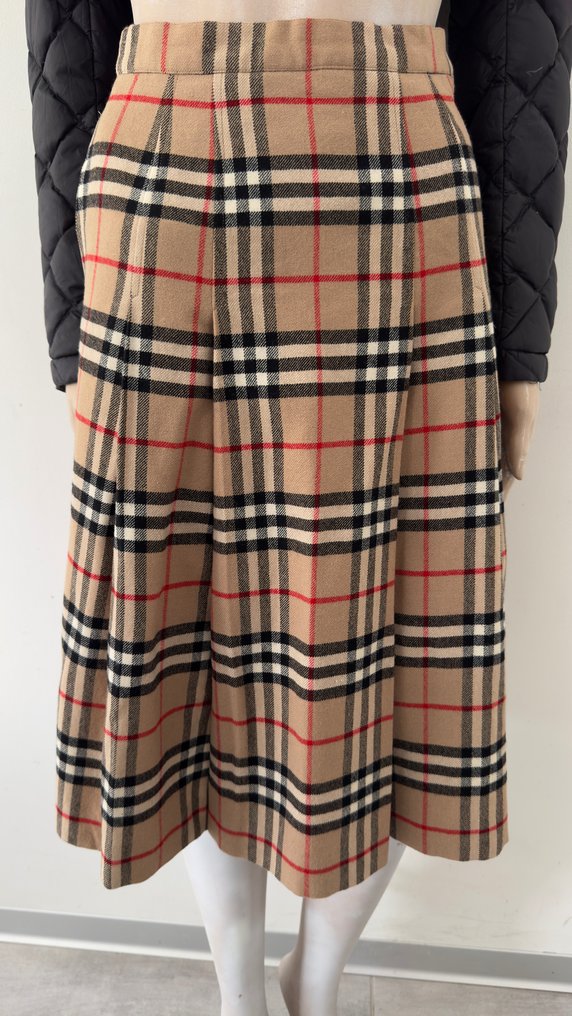Burberry - Saia #1.0