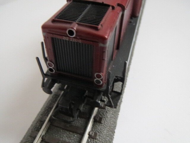 Märklin H0 - 3072 - Locomotive pour train miniature (1) - Bauwserie 212 ; feu de position fonctionne ; boîte d'origine et insert en mousse. - DB #3.2