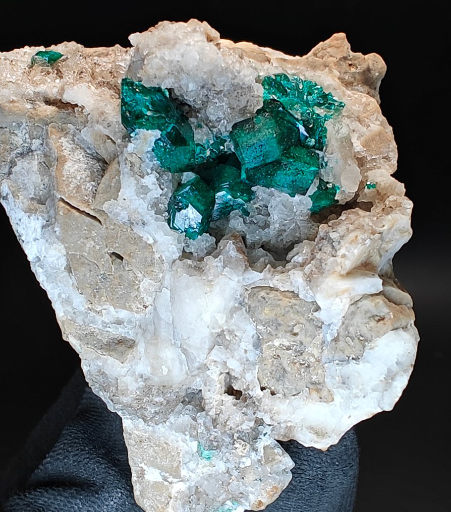 Diopter on calcite. Crystals on matrix - Height: 7 cm - Width: 6 cm- 290 g #1.0