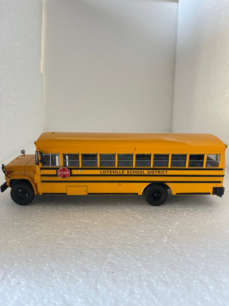 Autobus del Mondo (collezione) 1:43 - Model bus (2) - GMC 6001 School Bus 1989 / Pegaso Z-403 Monoscocca 1957 #1.0