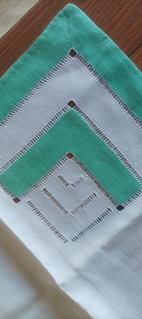 Sem reserva - Belíssima Toalha de chá, com bordados à mão - Toalha de mesa (13)  - 87 cm - 87 cm #2.1