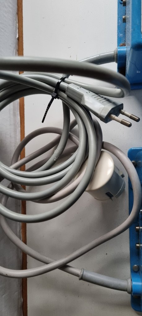 Märklin H0轨 - 6131 - 变压器 (2) - 重型塑料变压器，容量30 VA，带控制灯 #2.1