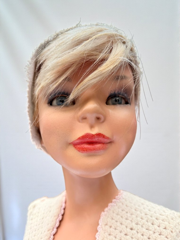 Mannequin - 1960s mannequin head - polyester #2.1