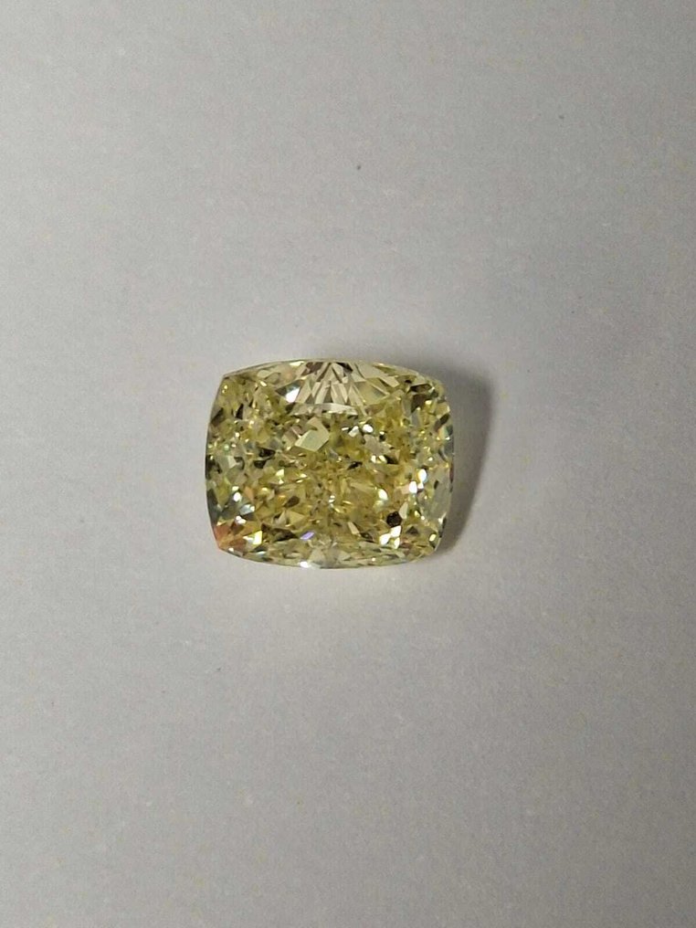 1 pcs Timantti  (Luonnonvärinen)  - 2.44 ct - Cushion (pyöristetty neliö) - Fancy Keltainen - SI1 - Amerikan gemologinen instituutti (GIA) #4.3