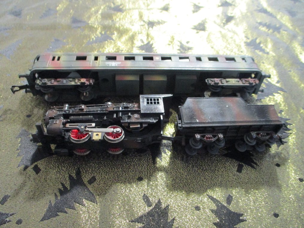 Lima, Piko H0 - Togsett (1) - WO 2 kamuflasje lokasjon med vogntog. - DR (DRB) #1.0