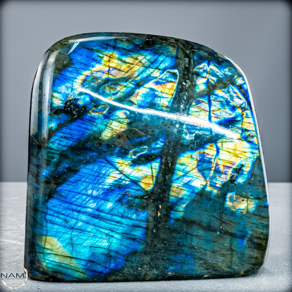 Εντυπωσιακός Labradorit σε απλή μορφή από Μαδαγασκάρη. Ένα παιχνίδι από φως και μαγεία.- 1526.72 g #4.3