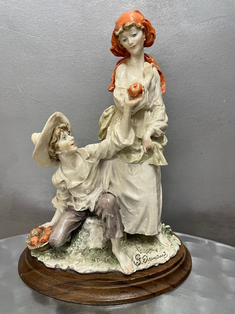 Capodimonte - Giuseppe Armani - Αγαλματίδιο, Coppia con mela - 26 cm - Πορσελάνη #1.0