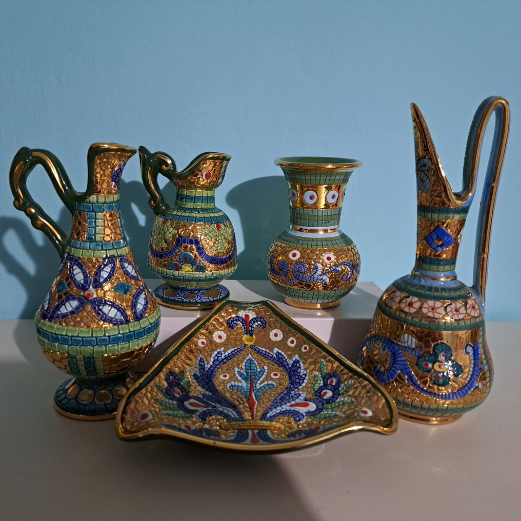 Deruta-Gialletti G.P. - Pitcher (5) - Majolica, with Zecchino gold (24 KT) #1.0