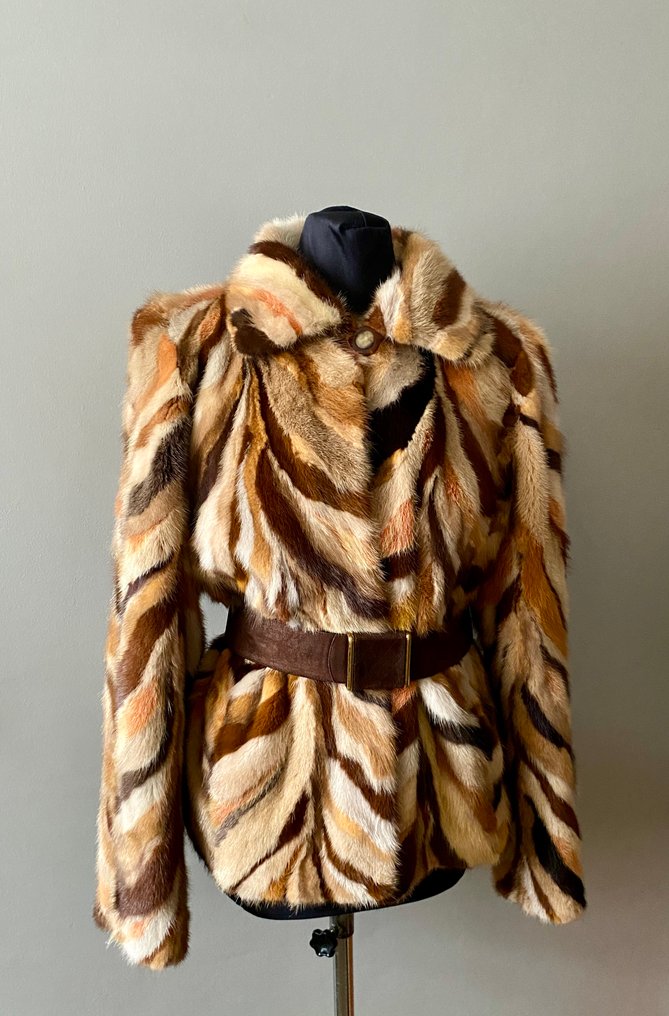 Artisan Furrier - Cappotto di pelliccia #1.0
