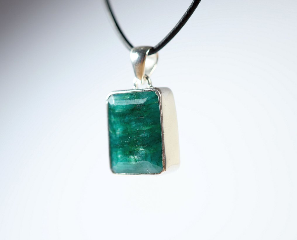 Smaragdi Riipus / uusi- 8.1 g - (1) #2.1