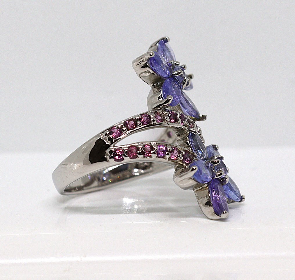 No reserve price - Ring Silver - 2.25ct. tw. Tanzanite - Garnet - Size: 17.3 mm #2.1
