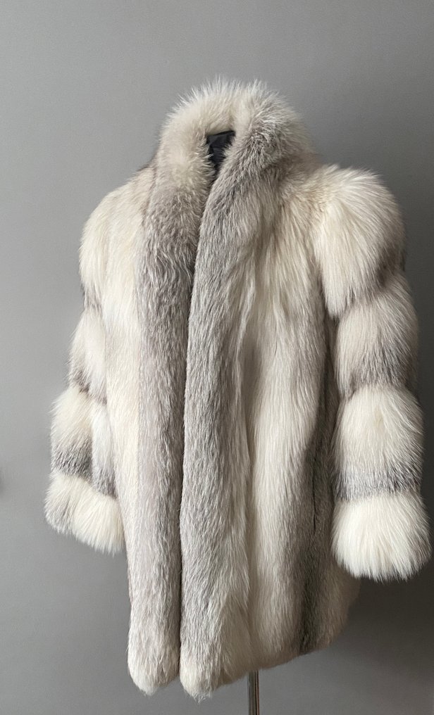 Artisan Furrier - Γούνινο παλτό #1.0