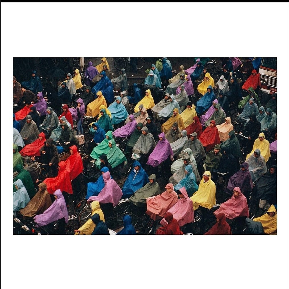 Stuart Franklin - Ciclisti sotto la pioggia. Shanghai, Cina 1993 #1.0