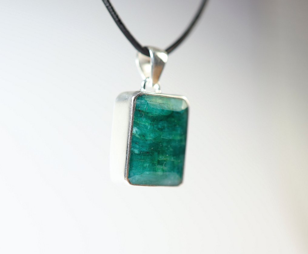 Smaragdi Riipus / uusi- 8.1 g - (1) #1.0