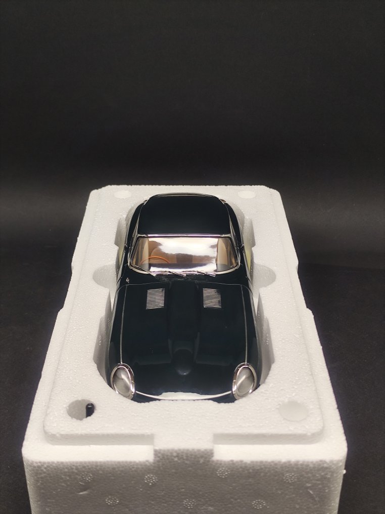 Kyosho 1:18 - 模型汽车 - jaguar E type Coupe #1.0
