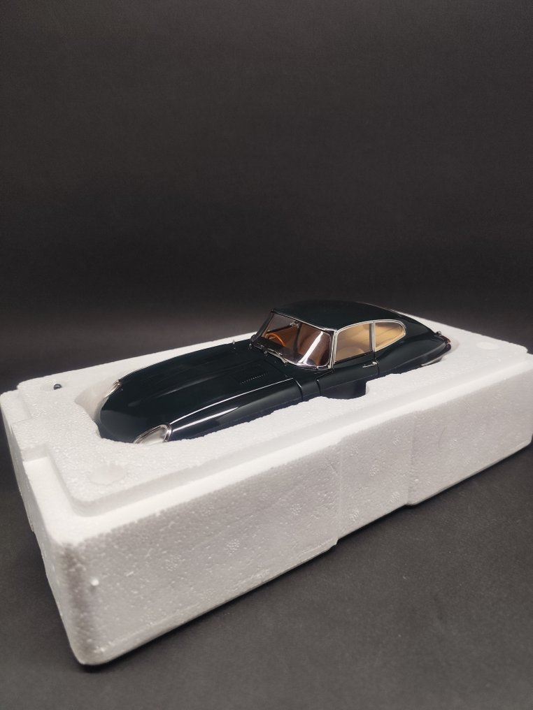 Kyosho 1:18 - 模型汽车 - jaguar E type Coupe #2.1