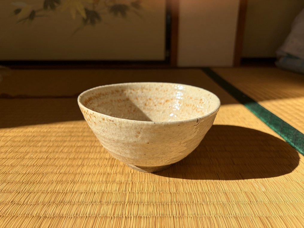 日本茶碗，Oribe风格的石器，带滴釉，签名友箱 - 石器, 陶瓷 - 日本 - 昭和年代(1926-1989) #1.0