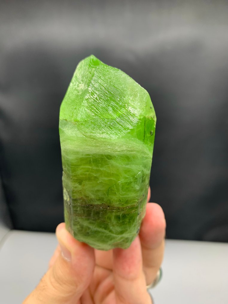 橄榄石 水晶 - 高度: 80 mm - 宽度: 40 mm- 203 g - (1) #3.2