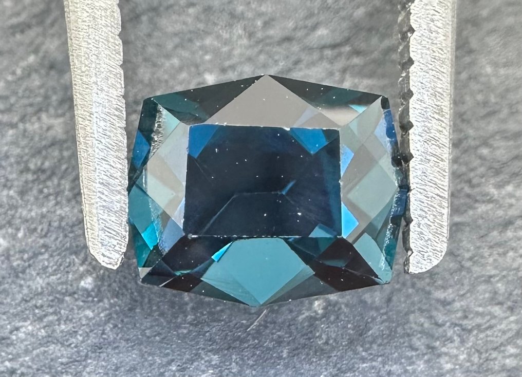Ingen mindstepris Blå Spinel  - 1.57 ct - Antwerp Laboratory for Gemstone Testing (ALGT) - Cobalt #1.0