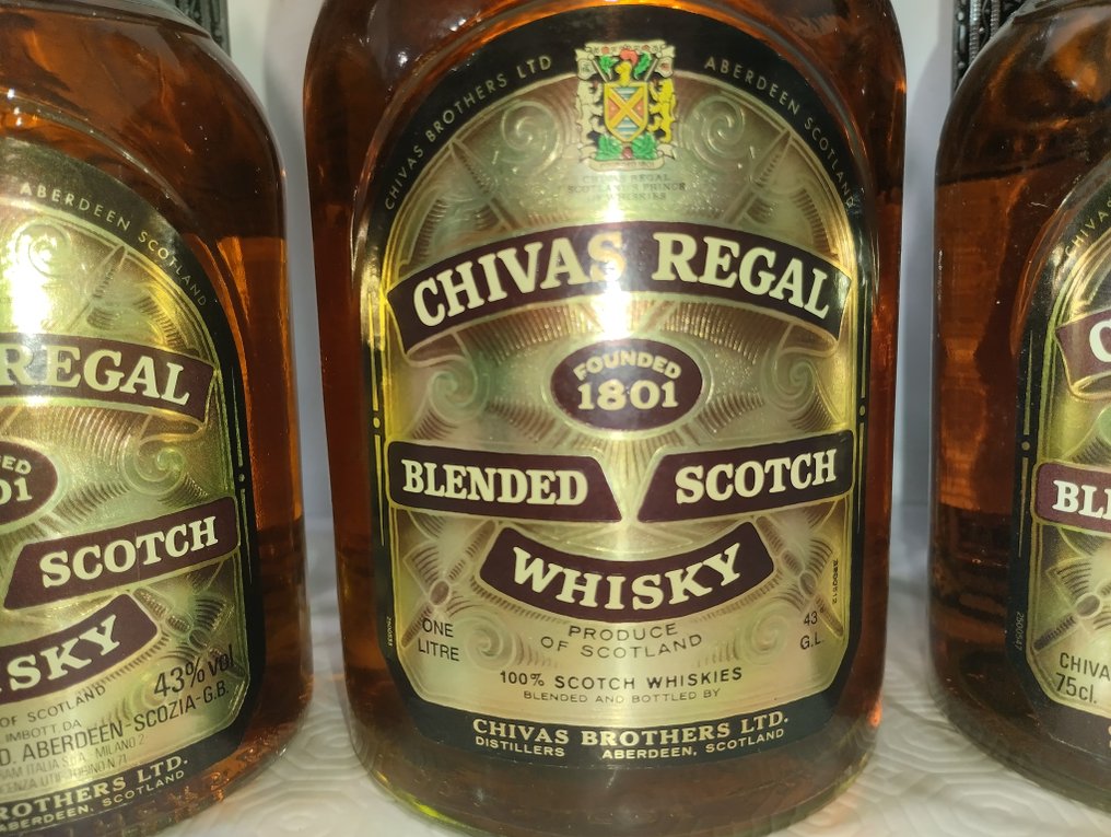 Chivas Regal 12 years old  - b. 1970s, 1980s - 75cl, 1L - 3 bottles #3.2